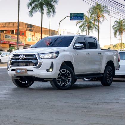 TOYOTA HILUX 2.8 D-4D TURBO DIESEL CD SRV 4X4 AUTOMÁTICO